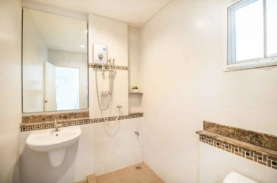 11R0257 ให้เช่าบ้านเดี่ยวสองชั้น 3ห้องนอน 2 ห้องน้ำ ราคา 35,000/เดือน โซนเกาะแก้ว