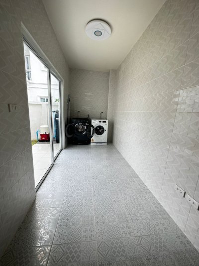 11R0264 ให้เช่าบ้านเดี่ยวสองชั้น 3 ห้องนอน 3ห้องน้ำ ราคา 70,000/เดือน โซนเกาะแก้ว