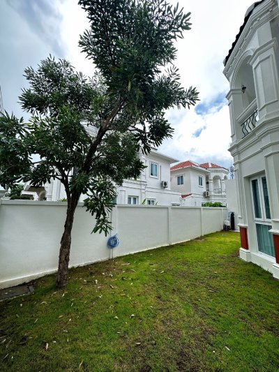 11R0264 ให้เช่าบ้านเดี่ยวสองชั้น 3 ห้องนอน 3ห้องน้ำ ราคา 70,000/เดือน โซนเกาะแก้ว