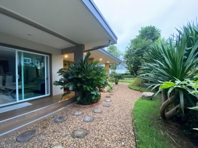 11R0292 ให้เช่าบ้านเดี่ยวสองชั้น 4 ห้องนอน 4 ห้องน้ำ 1 ห้องแม่บ้าน ราคา 100,000/เดือน โซนเกาะแก้ว