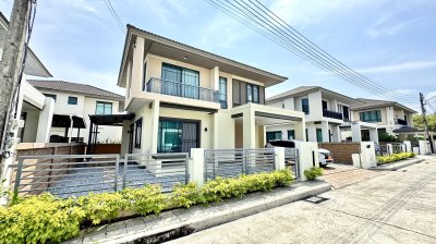 11R0300 ให้เช่าบ้านเดี่ยวสองชั้น 3 ห้องนอน 3 ห้องน้ำ ราคา 55,000/เดือน โซนเกาะแก้ว