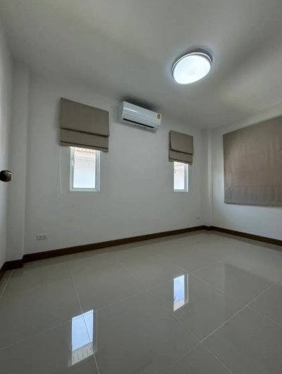 11R0301 ให้เช่าบ้านสองชั้น 4ห้องนอน 3ห้องน้ำ ราคา 70,000/เดือน โซนเกาะแก้ว