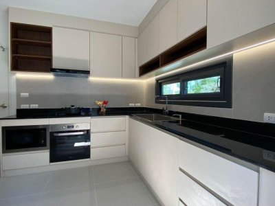 11R0308 ให้เช่าบ้านเดี่ยวสองชั้น 4ห้องนอน 3ห้องน้ำ ราคา 95,000/เดือน โซนเกาะแก้ว