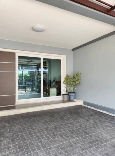 11R0320 ให้เช่าบ้านแฝดสองชั้น 3ห้องนอน2ห้องน้ำ ราคา 30,000/เดือน โซนเกาะแก้ว