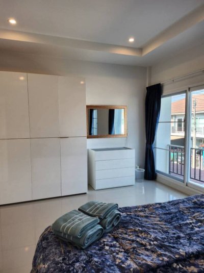 11R0320 ให้เช่าบ้านแฝดสองชั้น 3ห้องนอน2ห้องน้ำ ราคา 30,000/เดือน โซนเกาะแก้ว