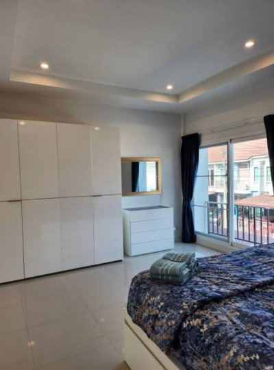 11R0320 ให้เช่าบ้านแฝดสองชั้น 3ห้องนอน2ห้องน้ำ ราคา 30,000/เดือน โซนเกาะแก้ว