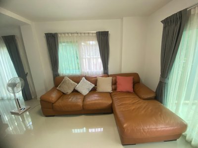 11R0322 ให้เช่าบ้านแฝดสองชั้น 3ห้องนอน 2ห้องน้ำ ราคา 35,000/เดือน โซนเกาะแก้ว