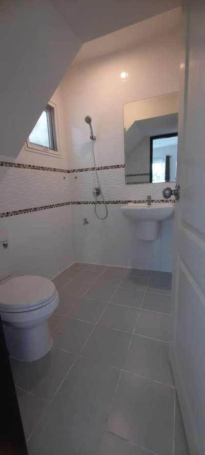 11R0331 ให้เช่าบ้านแฝดสองชั้น 3ห้องนอน 2ห้องน้ำ ราคา 36,000/เดือน โซนเกาะแก้ว