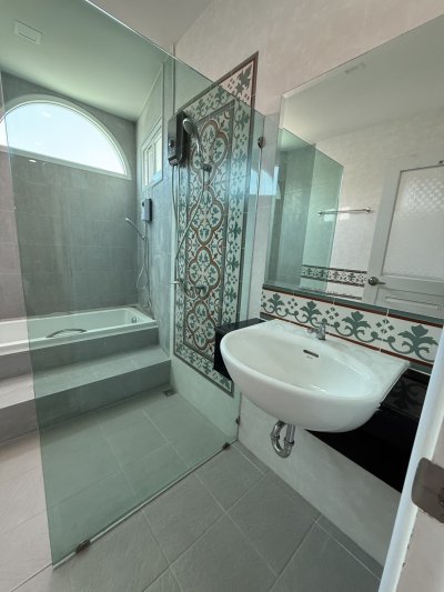 11R0333 ให้เช่าบ้านเดี่ยวสองชั้น 3ห้องนอน 3ห้องน้ำ ราคา 70,000/เดือน โซนเกาะแก้ว