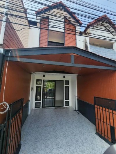 11R0345 ให้เช่าบ้านแฝดสองชั้น 2ห้องนอน 2ห้องน้ำ ราคา 22,000/เดือน โซนเกาะแก้ว