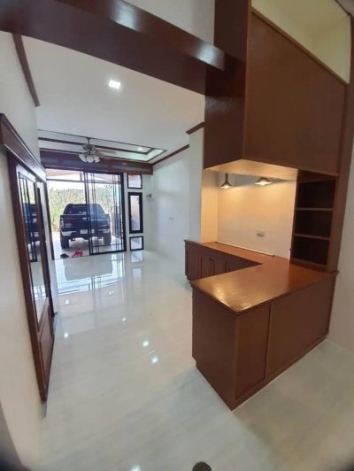 11R0345 ให้เช่าบ้านแฝดสองชั้น 2ห้องนอน 2ห้องน้ำ ราคา 22,000/เดือน โซนเกาะแก้ว