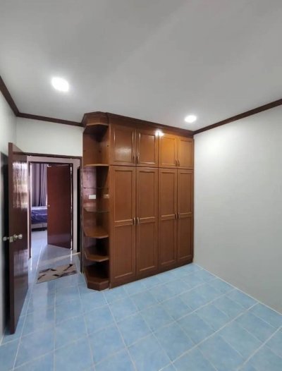 11R0345 ให้เช่าบ้านแฝดสองชั้น 2ห้องนอน 2ห้องน้ำ ราคา 22,000/เดือน โซนเกาะแก้ว