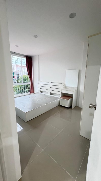 11R0354 ให้เช่าบ้านแฝดสองชั้น 3ห้องนอน 2ห้องน้ำ ราคา 23,000/เดือน โซนเกาะแก้ว