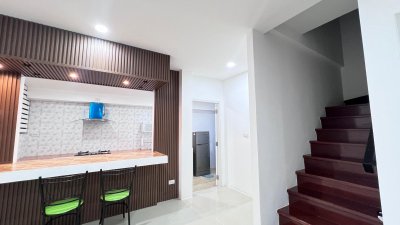 11R0354 ให้เช่าบ้านแฝดสองชั้น 3ห้องนอน 2ห้องน้ำ ราคา 23,000/เดือน โซนเกาะแก้ว