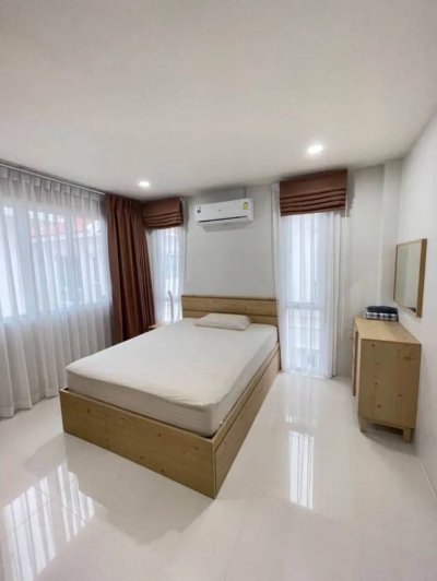 11R0356 ให้เช่าบ้านเดี่ยวสองชั้น 4ห้องนอน 3ห้องน้ำ ราคา 90,000/เดือน โซนเกาะแก้ว