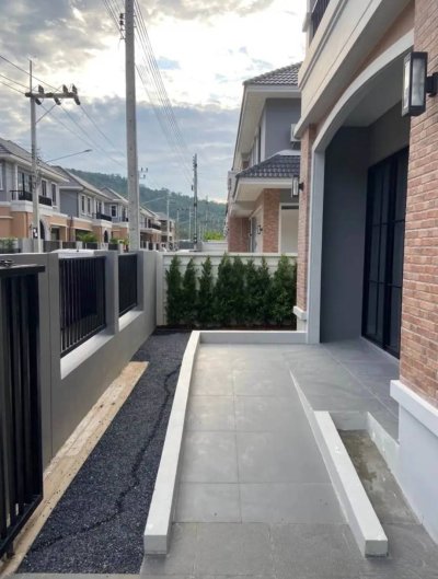 11R0362 ให้เช่าบ้านเดี่ยวสองชั้น 3ห้องนอน 3ห้องน้ำ ราคา 100,000/เดือน โซนเกาะแก้ว