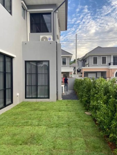 11R0362 ให้เช่าบ้านเดี่ยวสองชั้น 3ห้องนอน 3ห้องน้ำ ราคา 100,000/เดือน โซนเกาะแก้ว