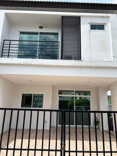 11R0370 ให้เช่าบ้านแฝดสองชั้น 3ห้องนอน 3ห้องน้ำ ราคา 27,000/เดือน โซนเกาะแก้ว