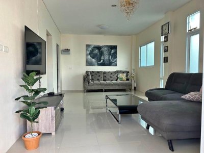 11R0370 ให้เช่าบ้านแฝดสองชั้น 3ห้องนอน 3ห้องน้ำ ราคา 27,000/เดือน โซนเกาะแก้ว