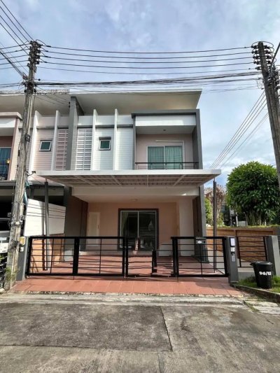 11R0371 ให้เช่าบ้านแฝดสองชั้น 3ห้องนอน 2ห้องน้ำ ราคา 28,000/เดือน โซนเกาะแก้ว