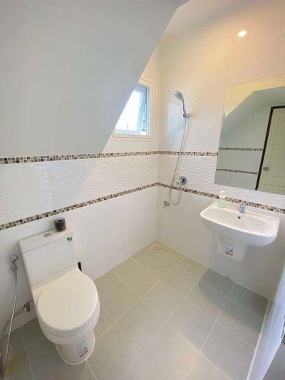 11R0377 ให้เช่าบ้านเดี่ยวสองชั้น 3ห้องนอน 2ห้องน้ำ ราคา 39,000/เดือน โซนเกาะแก้ว