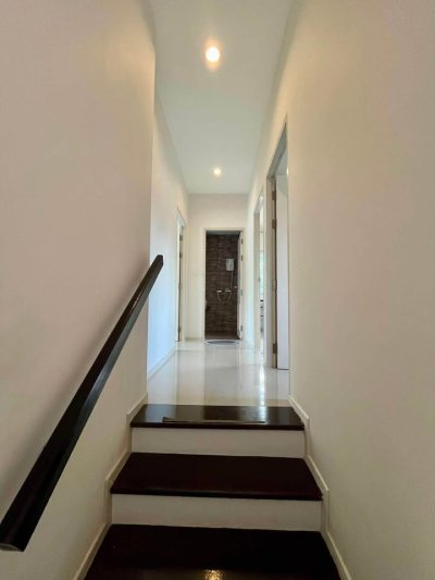 11R0384 ให้เช่าบ้านเดี่ยวสองชั้น 3 ห้องนอน 2 ห้องน้ำ ราคา 40,000/เดือน โซนเกาะแก้ว