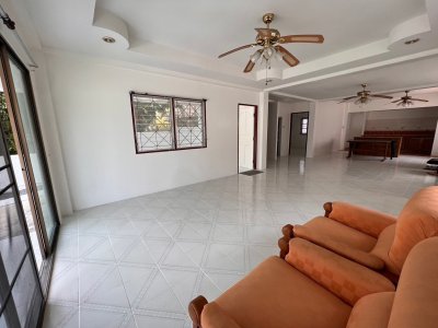 11R0416 This house for rent 3 bedroom 3 bathroom 45,000/month at kohkaew
