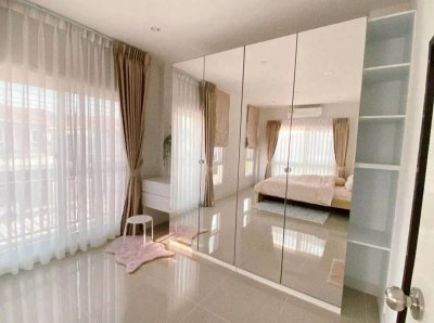 11R0447 ให้เช่าบ้านเดี่ยวสองชั้น 3 ห้องนอน 2ห้องน้ำ ขนาด 50 ตรว ราคา 40,000/เดือน โซนเกาะแก้ว