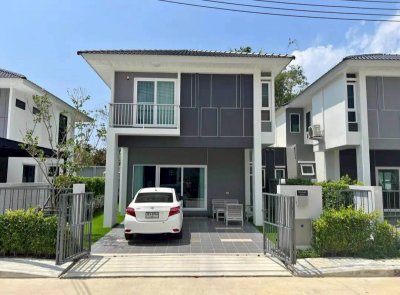 11R0450 ให้เช่าบ้านเดี่ยวสองชั้น 3 ห้องนอน 2 ห้องน้ำ ราคา 55,000/เดือน โซนเกาะแก้ว