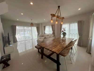 11R0450 ให้เช่าบ้านเดี่ยวสองชั้น 3 ห้องนอน 2 ห้องน้ำ ราคา 55,000/เดือน โซนเกาะแก้ว