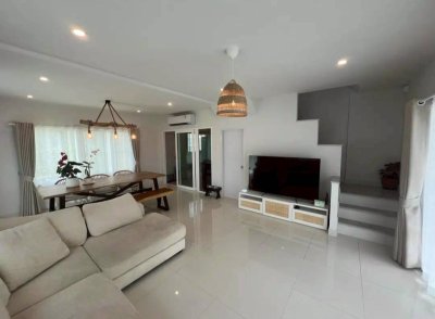11R0450 ให้เช่าบ้านเดี่ยวสองชั้น 3 ห้องนอน 2 ห้องน้ำ ราคา 55,000/เดือน โซนเกาะแก้ว