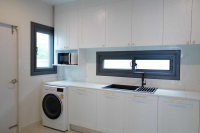 11R0460 ให้เช่าบ้านเดี่ยวสองชั้น 4 ห้องนอน 3 ห้องน้ำ ราคา 95,000/เดือน โซนเกาะแก้ว