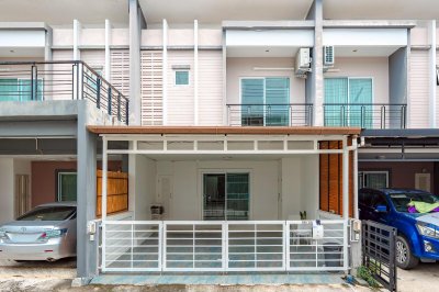 11R0478 ให้เช่าบ้านแฝดสองชั้น 3 ห้องนอน 2 ห้องน้ำ ราคา 32,000/เดือน โซนเกาะแก้ว