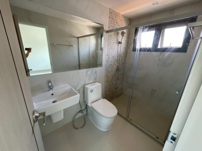 11R0482 ให้เช่าบ้านเดี่ยวสองชั้น 4 ห้องนอน 6 ห้องน้ำ ราคา 100,000/เดือน โซนเกาะแก้ว