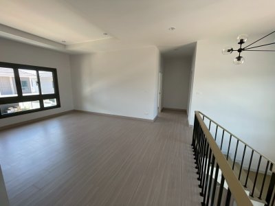 11R0482 ให้เช่าบ้านเดี่ยวสองชั้น 4 ห้องนอน 6 ห้องน้ำ ราคา 100,000/เดือน โซนเกาะแก้ว