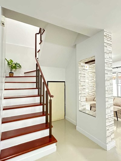 11R0490 ให้เช่าบ้านแฝดสองชั้น 2 ห้องนอน 2 ห้องน้ำ ราคา 25,000/เดือน โซนเกาะแก้ว