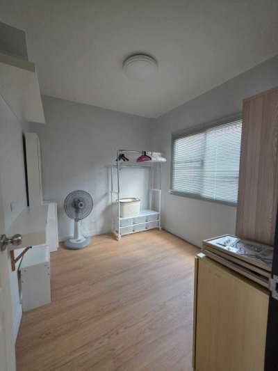 11R0490 ให้เช่าบ้านแฝดสองชั้น 2 ห้องนอน 2 ห้องน้ำ ราคา 25,000/เดือน โซนเกาะแก้ว