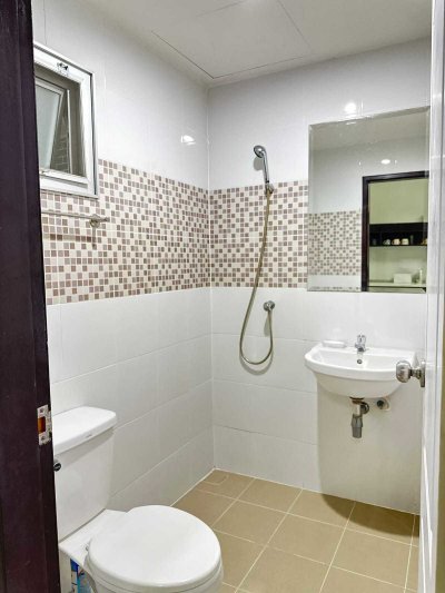 11R0490 ให้เช่าบ้านแฝดสองชั้น 2 ห้องนอน 2 ห้องน้ำ ราคา 25,000/เดือน โซนเกาะแก้ว