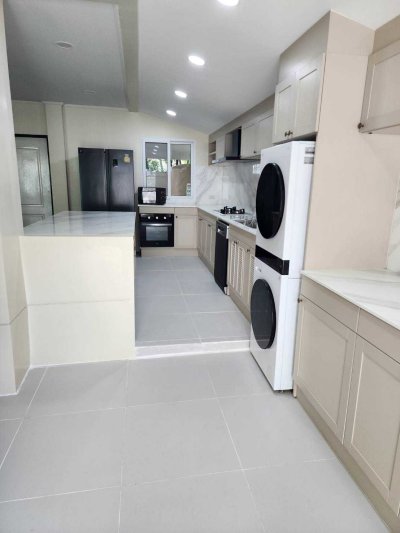 11R0493 ให้เช่าบ้านเดี่ยวสองชั้น 3 ห้องนอน 3 ห้องน้ำ ราคา 60,000/เดือน โซนเกาะแก้ว