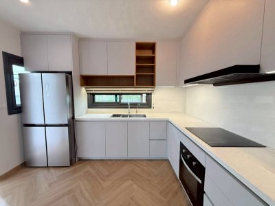 11R0494 ให้เช่าบ้านเดี่ยวสองชั้น 4 ห้องนอน 3 ห้องน้ำ ราคา 85,000/เดือน โซนเกาะแก้ว