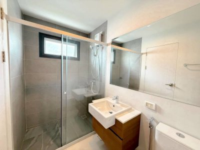 11R0494 ให้เช่าบ้านเดี่ยวสองชั้น 4 ห้องนอน 3 ห้องน้ำ ราคา 85,000/เดือน โซนเกาะแก้ว