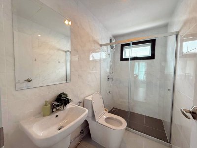 11R0494 ให้เช่าบ้านเดี่ยวสองชั้น 4 ห้องนอน 3 ห้องน้ำ ราคา 85,000/เดือน โซนเกาะแก้ว