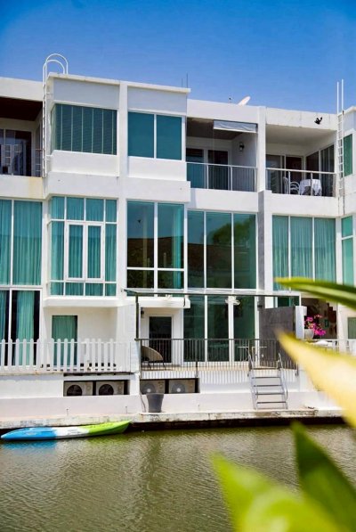 11R0498 ให้เช่าบ้านเดี่ยวสองชั้น 3 ห้องนอน 4 ห้องน้ำ ราคา 110,000/เดือน โซนเกาะแก้ว