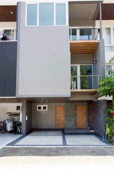 11R0498 ให้เช่าบ้านเดี่ยวสองชั้น 3 ห้องนอน 4 ห้องน้ำ ราคา 110,000/เดือน โซนเกาะแก้ว