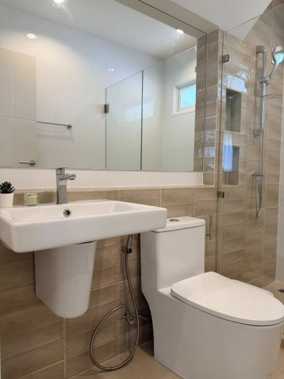 11R0500 ให้เช่าบ้านเดี่ยวสองชั้น 4 ห้องนอน 3 ห้องน้ำ ราคา 100,000/เดือน โซนเกาะแก้ว