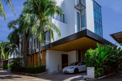 11R0516 ให้เช่า pool villa 4 ห้องนอน 5 ห้องน้ำ ราคา 100,000/เดือน โซนเกาะแก้ว