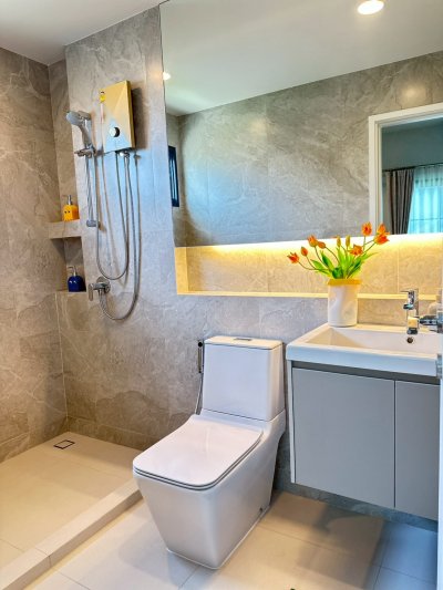 11R0520 ให้เช่าบ้านเดี่ยวสองชั้น 3 ห้องนอน 5 ห้องน้ำ ราคา 150,000/เดือน โซนเกาะแก้ว