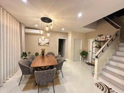 11R0525 ให้เช่าบ้านเดี่ยวสองชั้น 4 ห้องนอน 3 ห้องน้ำ ราคา 93,500/เดือน โซนเกาะแก้ว