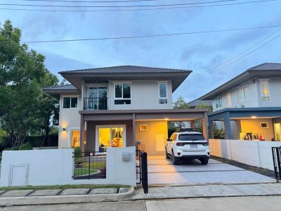 11R0550 ให้เช่าบ้านเดี่ยวสองชั้น 3 ห้องนอน 3 ห้องน้ำ ราคา 95,000/เดือน โซนเกาะแก้ว