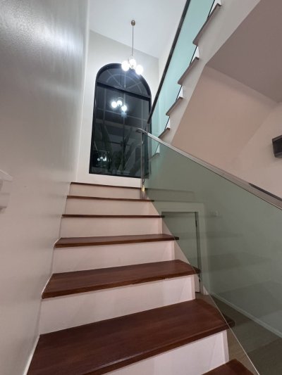 11R0551 ให้เช่าบ้านเดี่ยวสองชั้น 2 ห้องนอน 3 ห้องน้ำ ราคา 55,000/เดือน โซนเกาะแก้ว